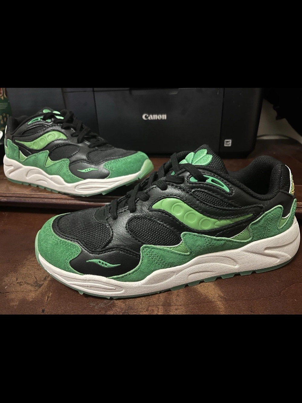 Saucony grid shadow 2 st. Patricks day size 8.5